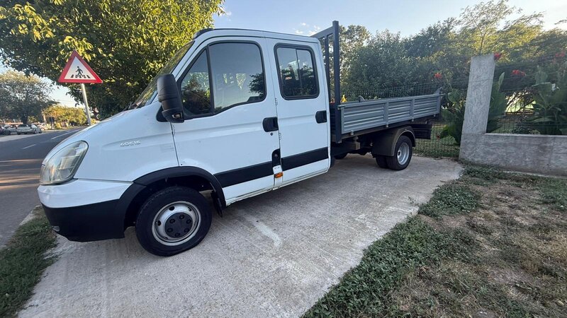 Servicii profesionale de intretinere spatii verzi + transport moloz